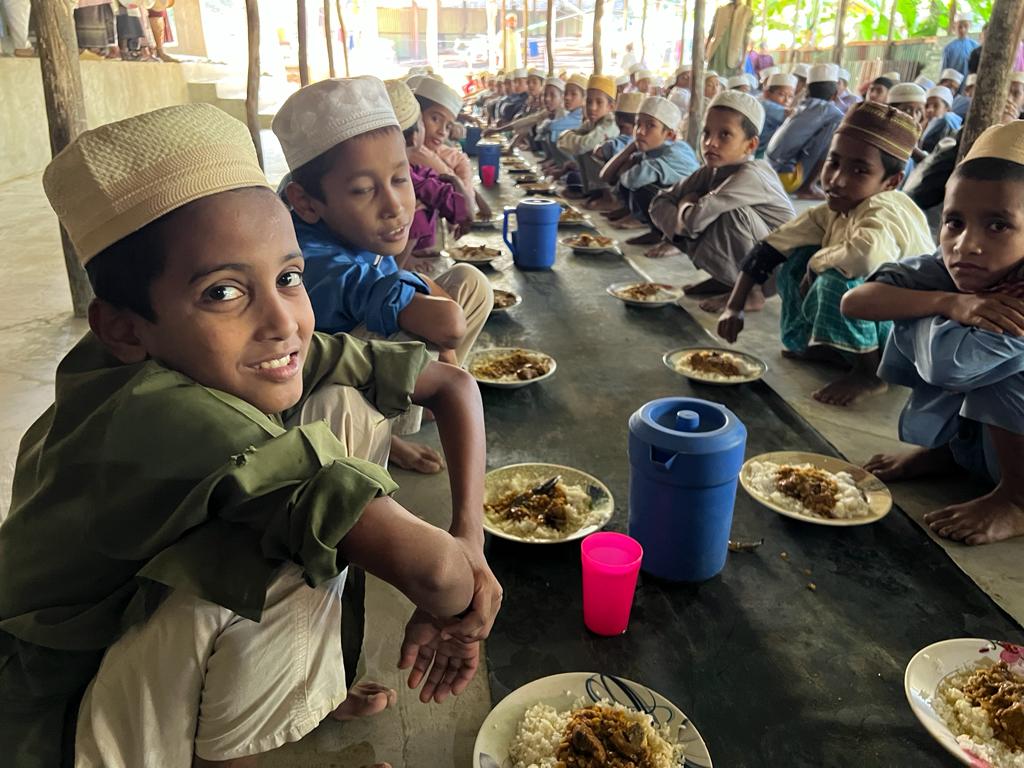 Parrainer un orphelin permet de nourrir de façon équilibrée des orphelins au Bangladesh