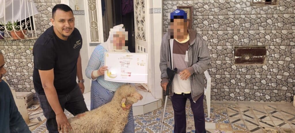 ACTION AÏD MOUBARAK 2026 3 famille marocaine recevant un mouton